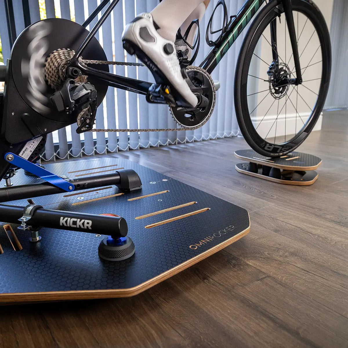 The Omnirocker Compact Rocker Plate. Cycling comfort in a smart design.