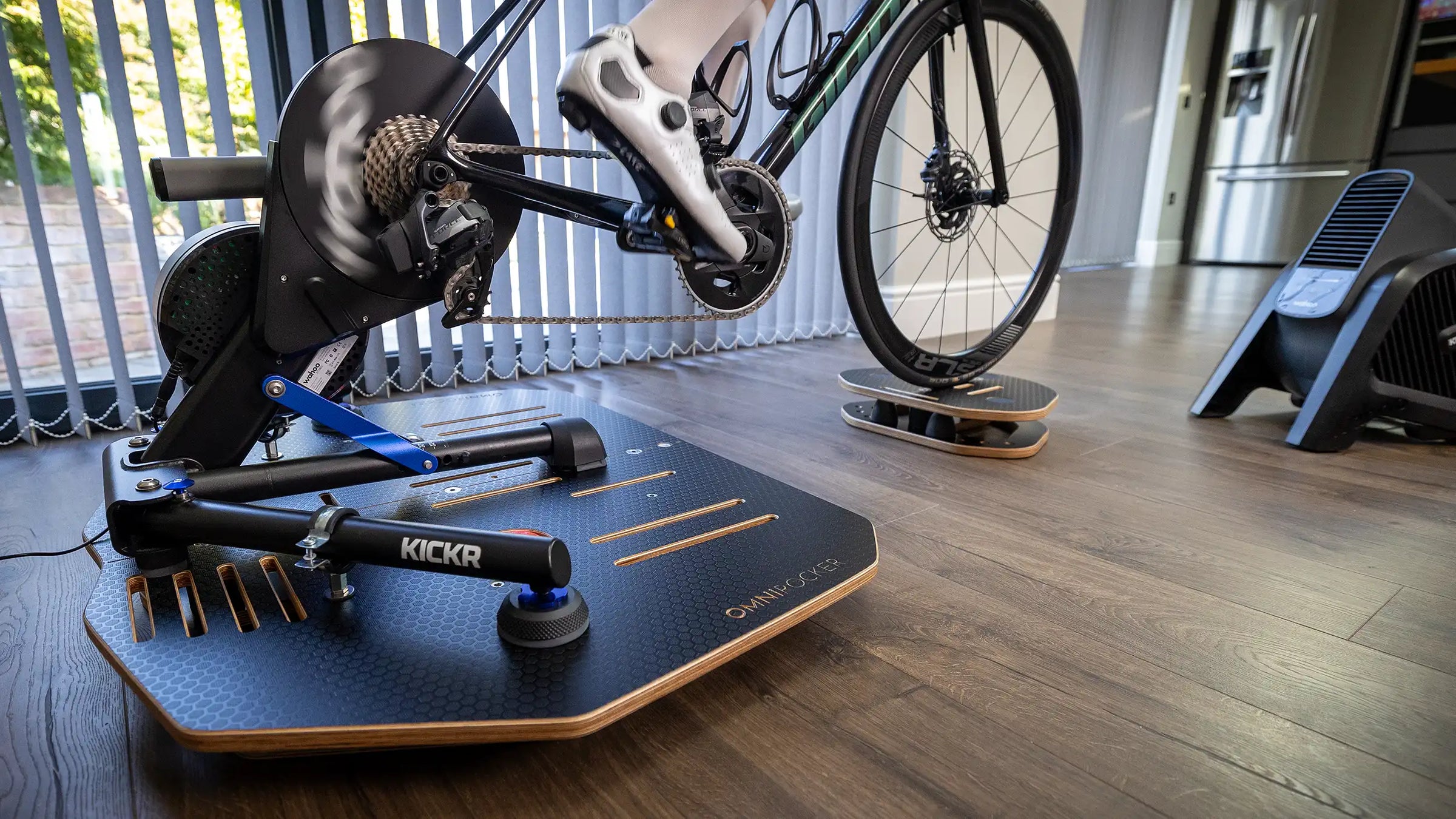 The Omnirocker Compact Rocker Plate. Cycling comfort in a smart design.